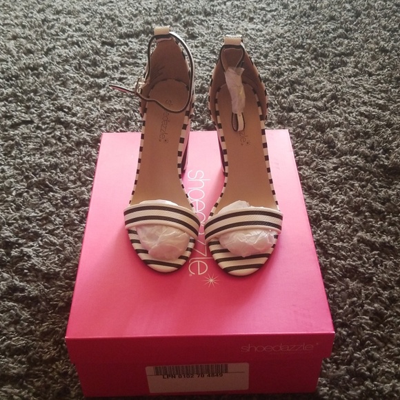 Neri Ankle Strap Sandal - Picture 2 of 5